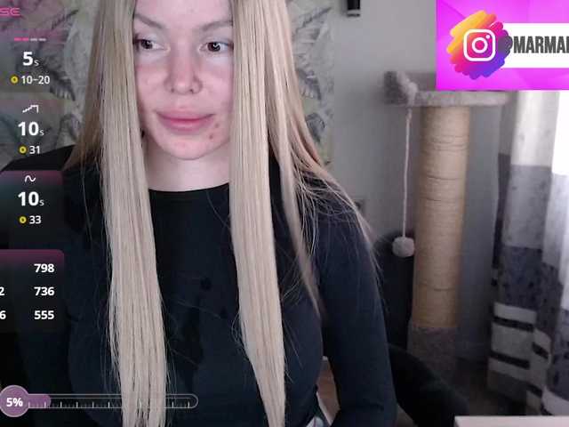 Foxymoxy19's BongaCams show and profile