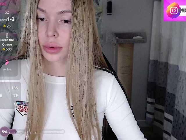 Foxymoxy19's BongaCams show and profile