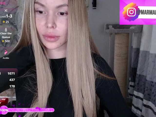 Foxymoxy19's BongaCams show and profile