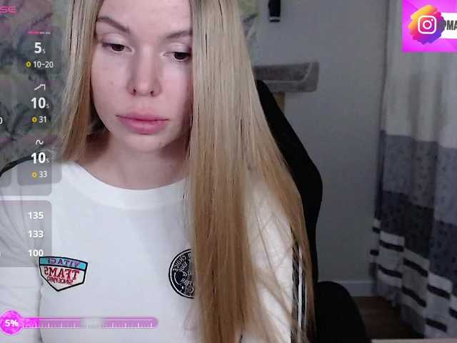 Foxymoxy19's BongaCams show and profile