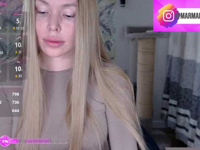 Foxymoxy19's BongaCams show and profile