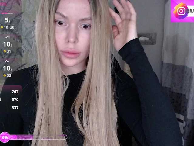 Foxymoxy19's BongaCams show and profile