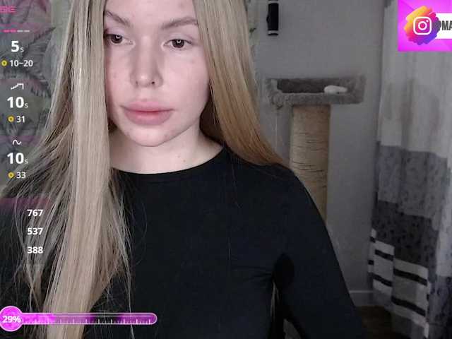 Foxymoxy19's BongaCams show and profile