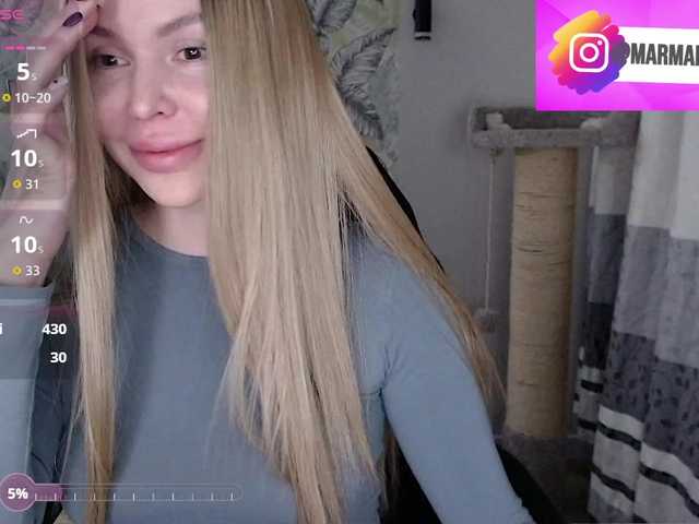 Foxymoxy19's BongaCams show and profile