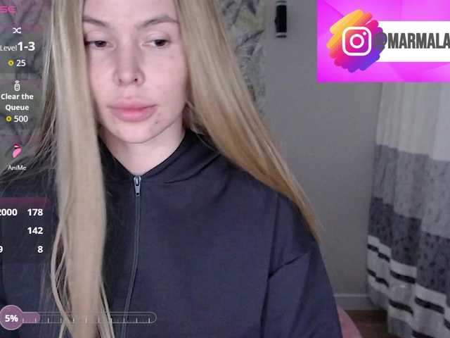 Foxymoxy19's BongaCams show and profile