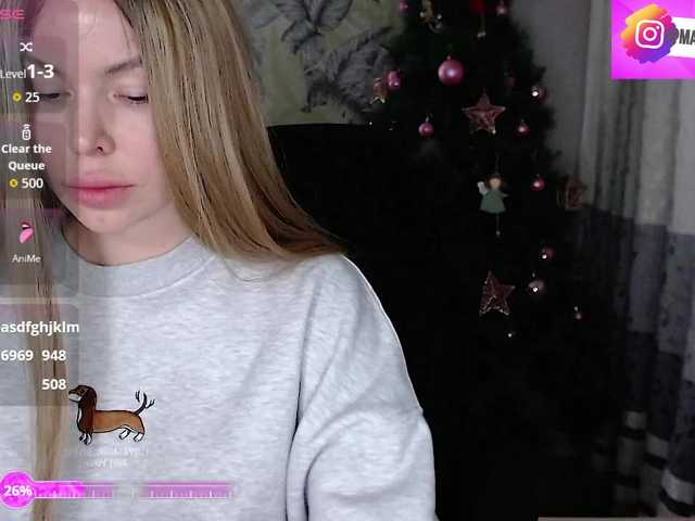 Foxymoxy19's BongaCams show and profile