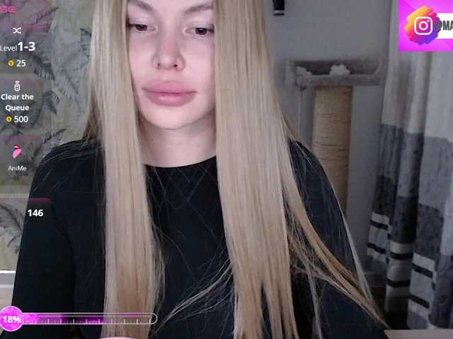 Foxymoxy19's BongaCams show and profile