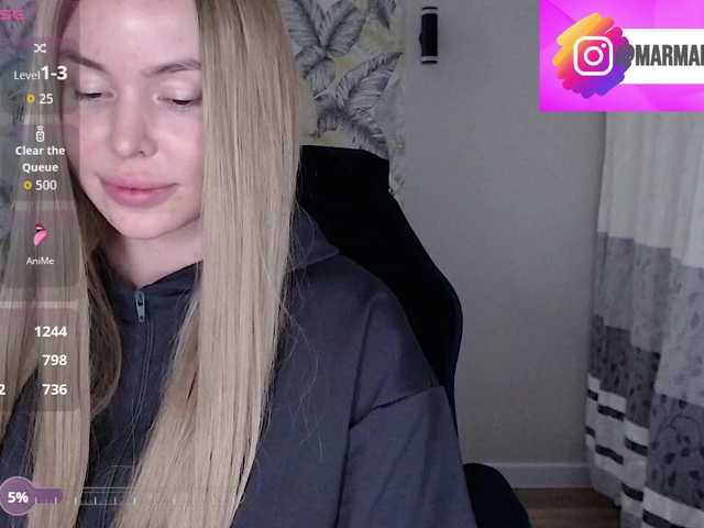 Foxymoxy19's BongaCams show and profile