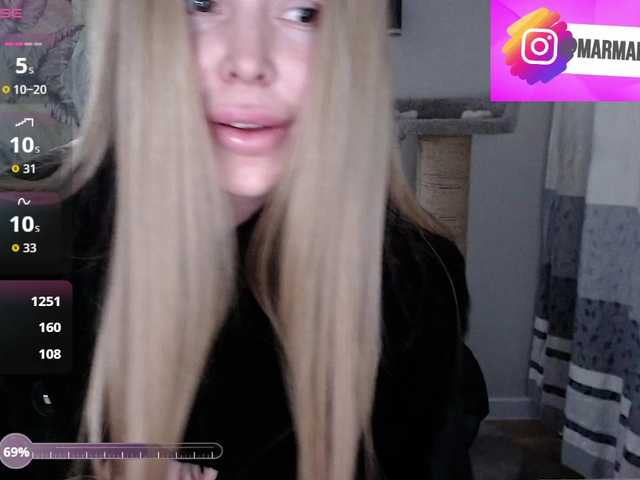 Foxymoxy19's BongaCams show and profile