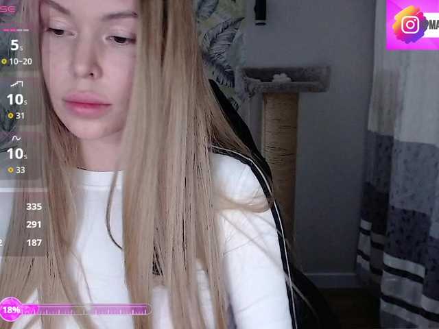 Foxymoxy19's BongaCams show and profile