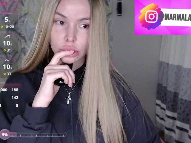 Foxymoxy19's BongaCams show and profile