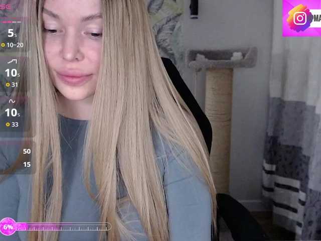 Foxymoxy19's BongaCams show and profile