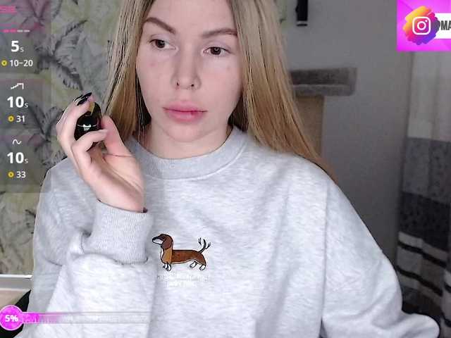 Foxymoxy19's BongaCams show and profile