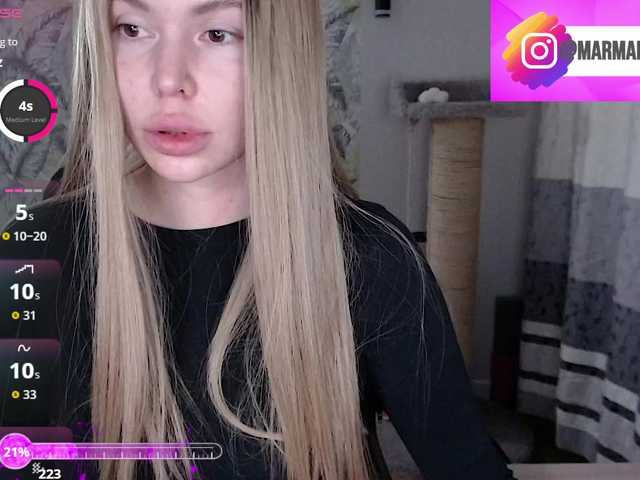 Foxymoxy19's BongaCams show and profile