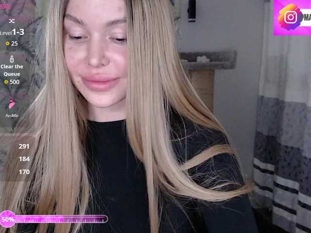 Foxymoxy19's BongaCams show and profile