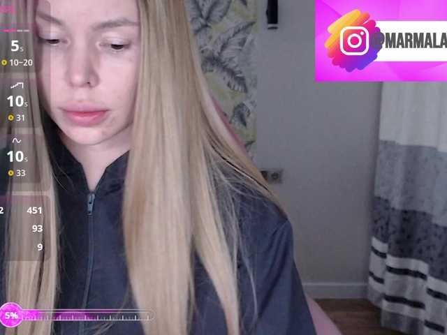 Foxymoxy19's BongaCams show and profile