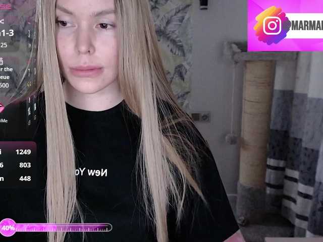 Foxymoxy19's BongaCams show and profile