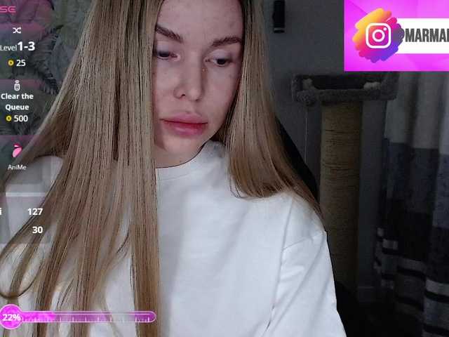 Foxymoxy19's BongaCams show and profile