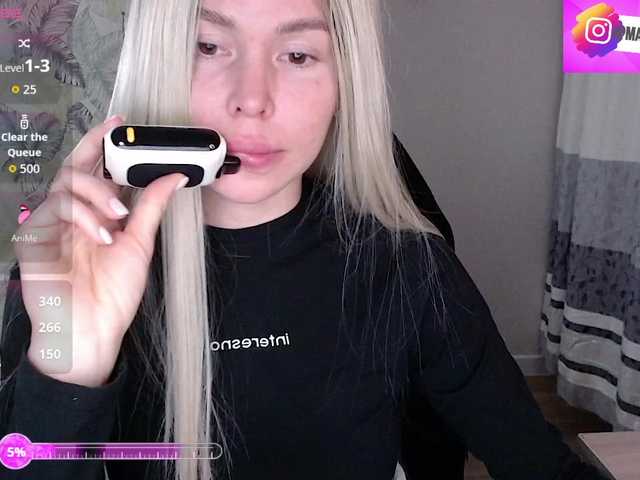 Foxymoxy19 from BongaCams