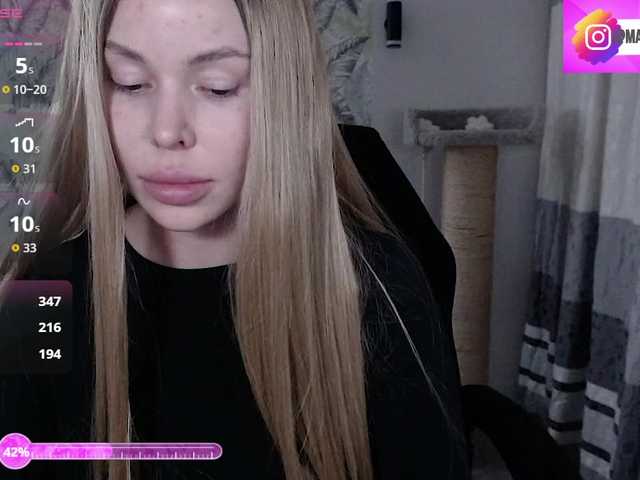 Foxymoxy19's BongaCams show and profile