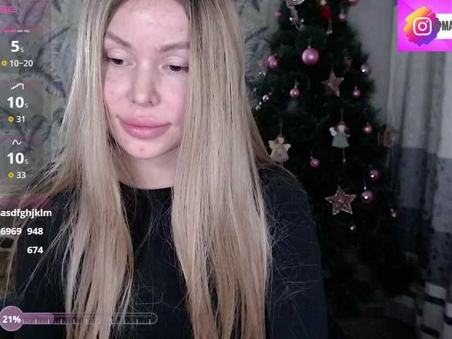 Foxymoxy19's BongaCams show and profile