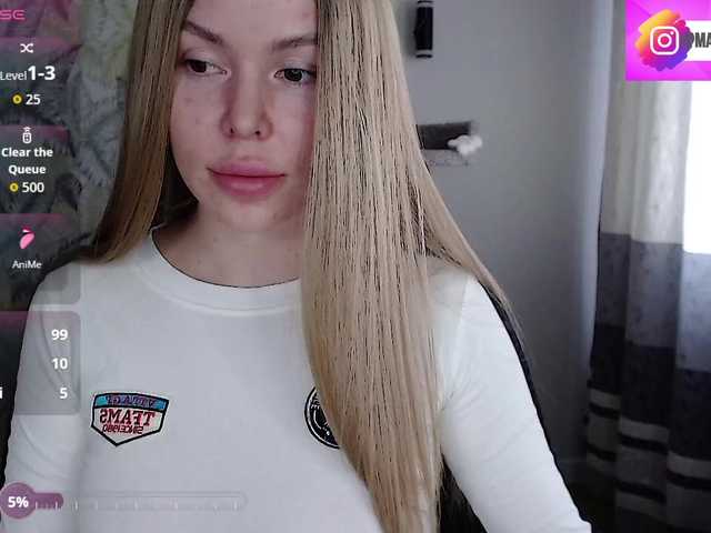 Foxymoxy19's BongaCams show and profile