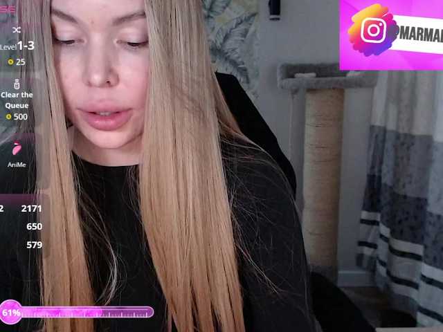 Foxymoxy19's BongaCams show and profile