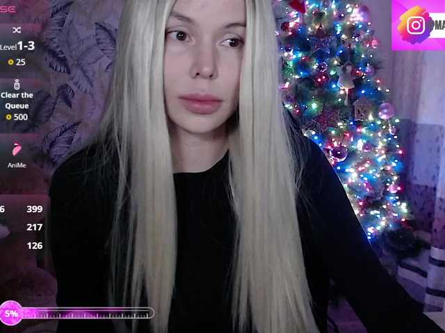 Foxymoxy19's BongaCams show and profile