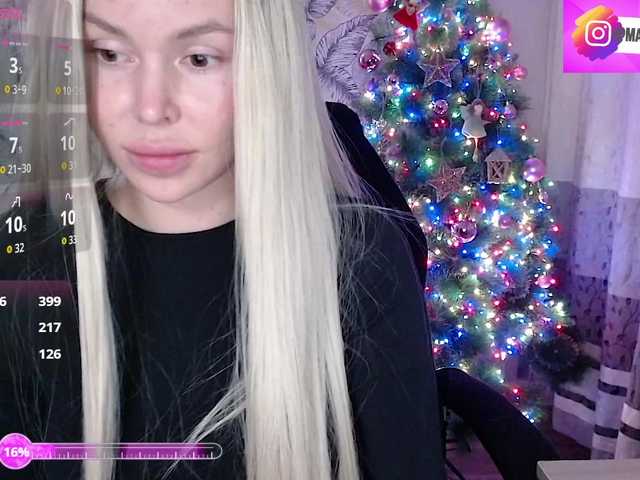 Foxymoxy19's BongaCams show and profile