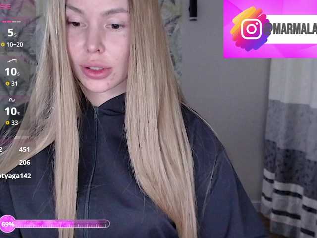 Foxymoxy19's BongaCams show and profile