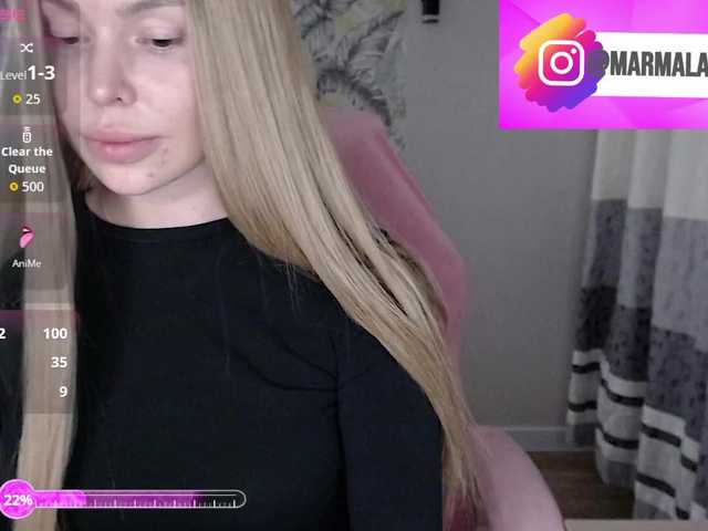 Foxymoxy19's BongaCams show and profile