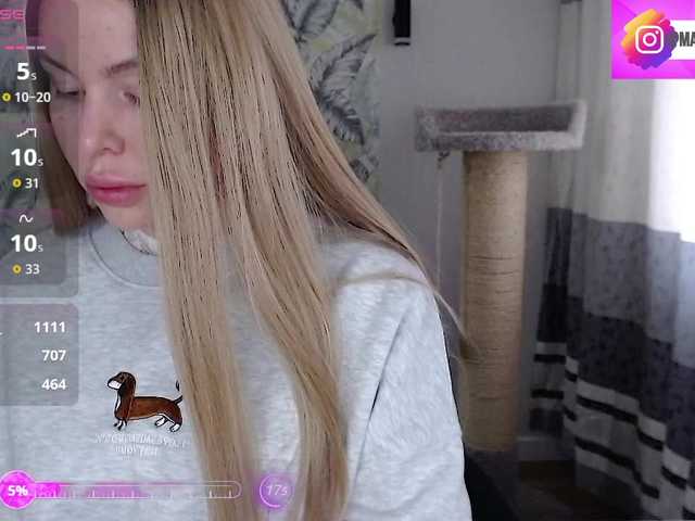 Foxymoxy19's BongaCams show and profile