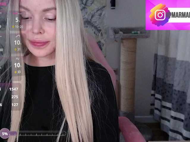 Foxymoxy19's BongaCams show and profile