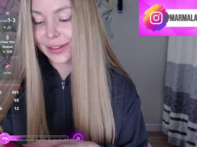 Foxymoxy19's BongaCams show and profile