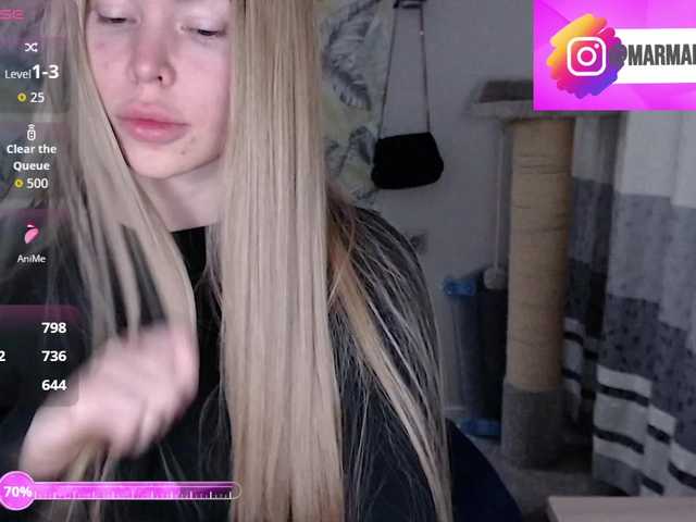 Foxymoxy19's BongaCams show and profile