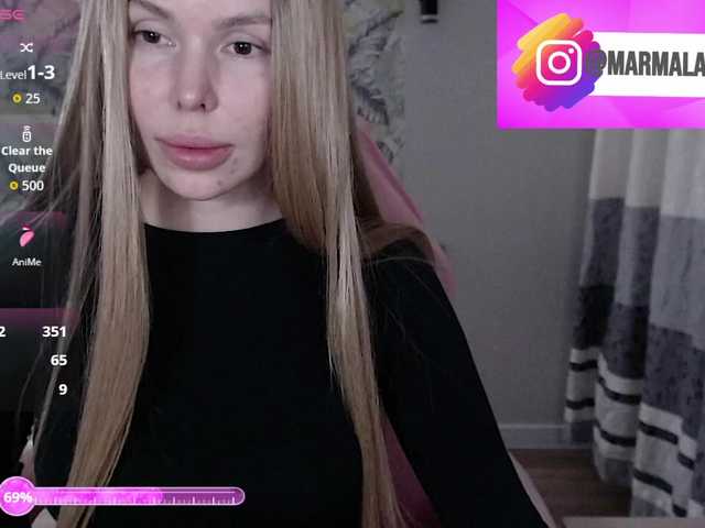 Foxymoxy19's BongaCams show and profile