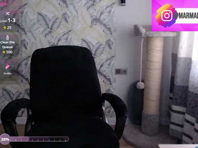 Foxymoxy19's BongaCams show and profile