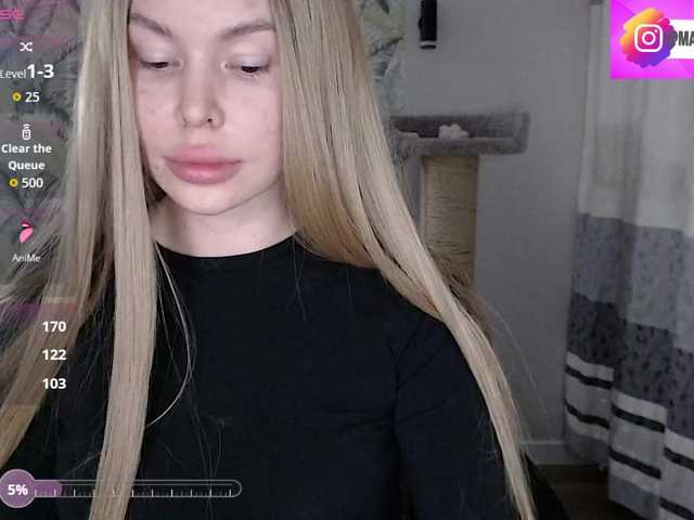 Foxymoxy19's BongaCams show and profile