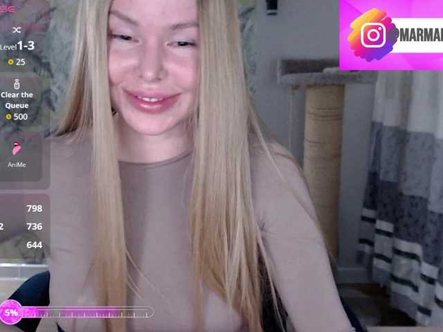 Foxymoxy19's BongaCams show and profile