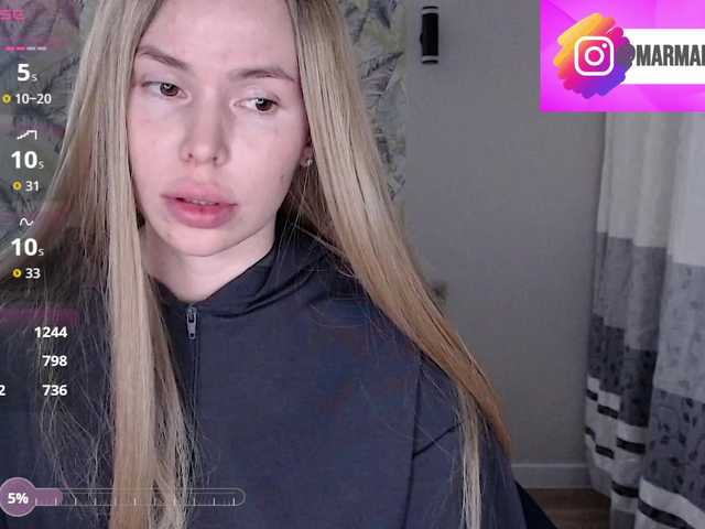 Foxymoxy19's BongaCams show and profile