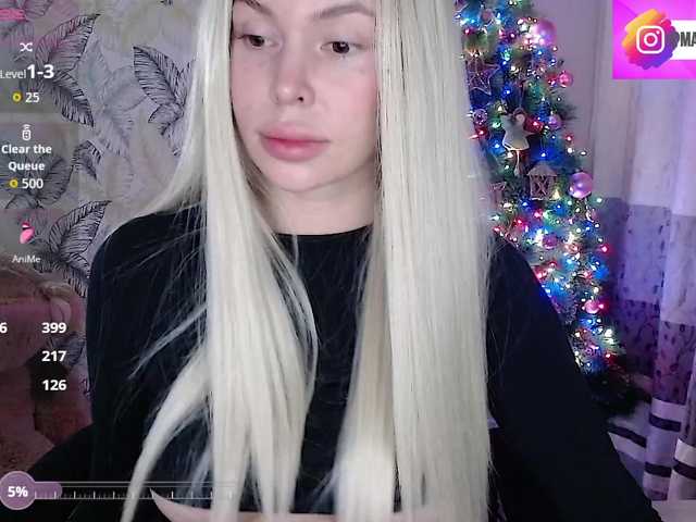 Foxymoxy19's BongaCams show and profile