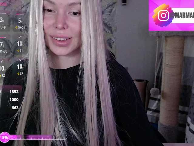 Foxymoxy19's BongaCams show and profile