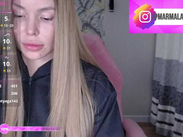 Foxymoxy19's BongaCams show and profile