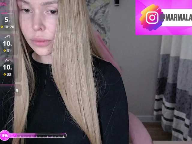 Foxymoxy19's BongaCams show and profile