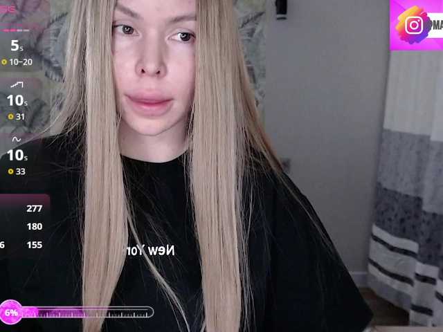 Foxymoxy19's BongaCams show and profile