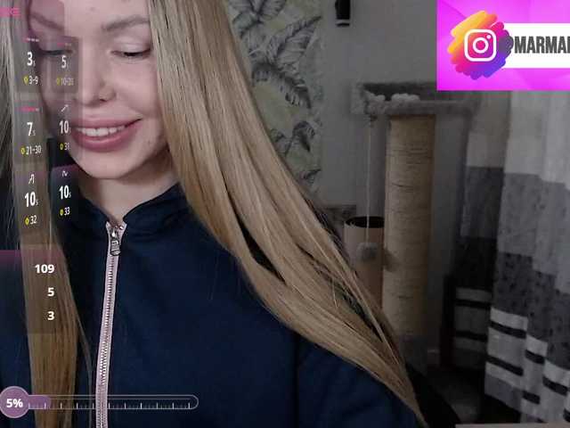 Foxymoxy19's BongaCams show and profile