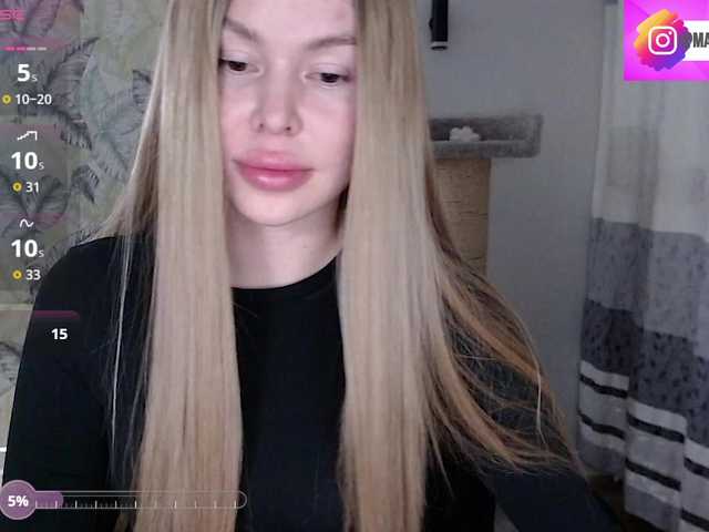 Foxymoxy19's BongaCams show and profile