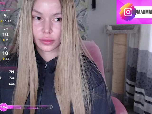 Foxymoxy19's BongaCams show and profile