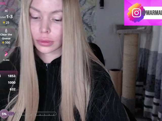 Foxymoxy19's BongaCams show and profile