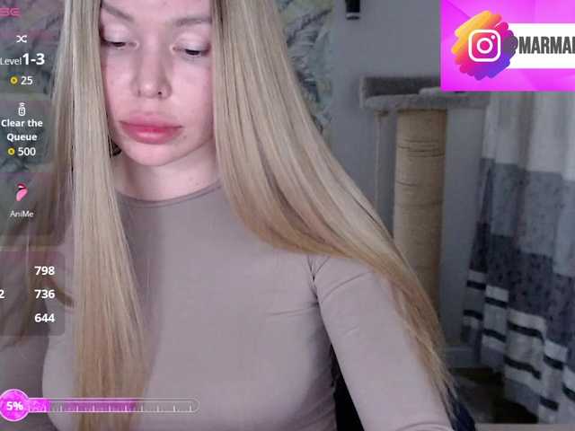 Foxymoxy19's BongaCams show and profile